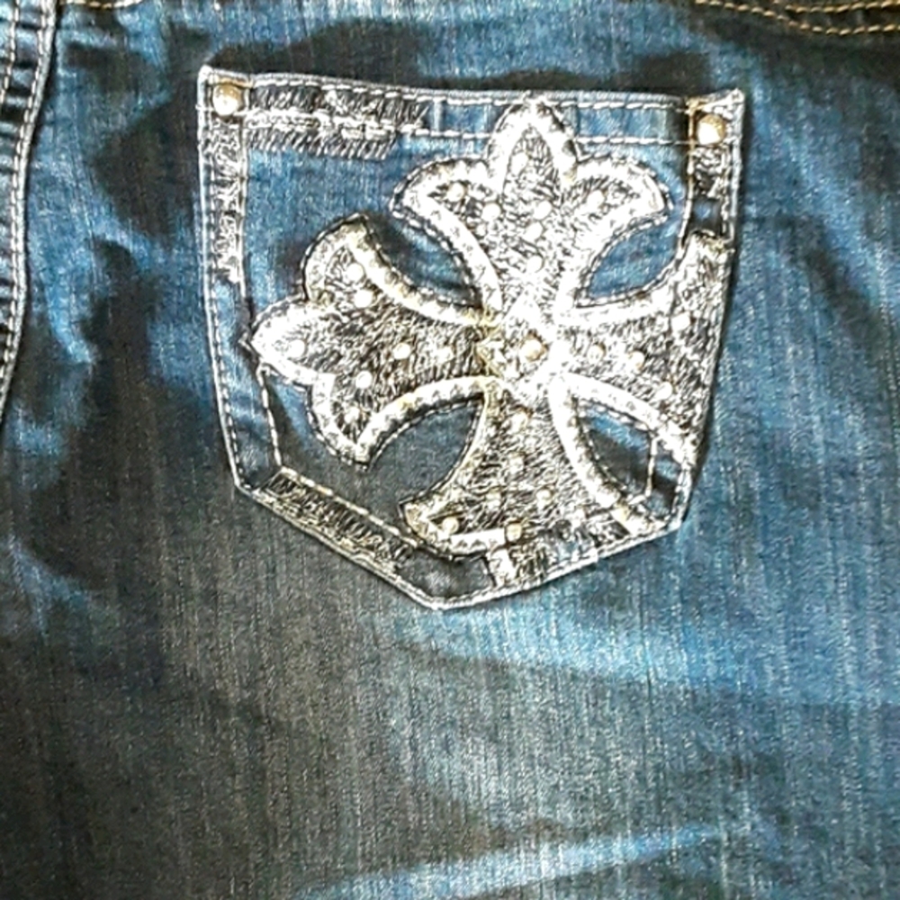Bling, Jean's shorts